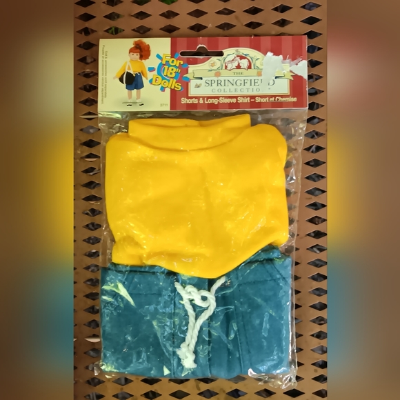 Vintage 1999 Springfield Collection 18" Dolls Denim Shorts & Yellow Long Sleeve - Picture 3 of 3